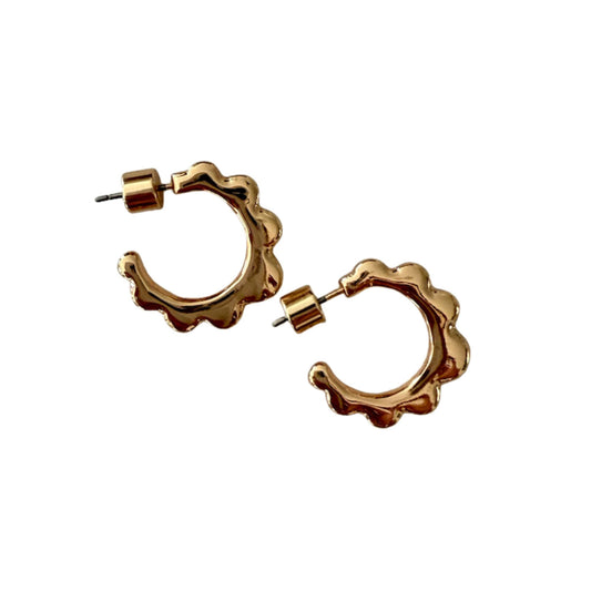 Scalloped Mini Hoop - Gold