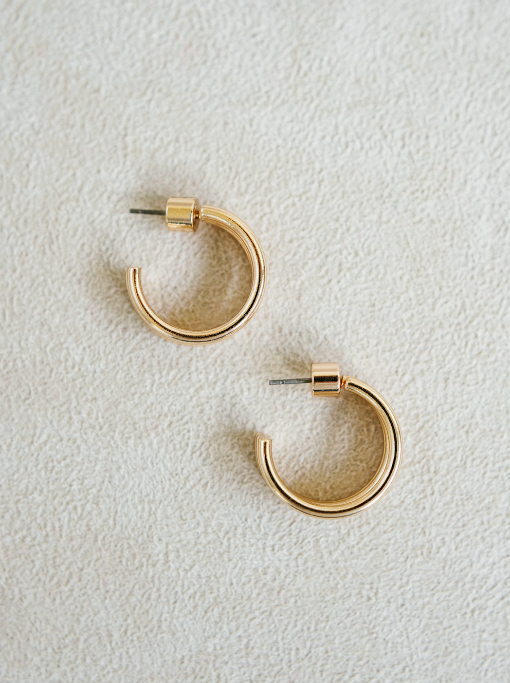 lightweight everyday gold earring with rounded triple hoop detail