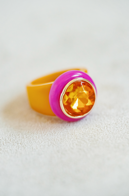 Your new favorite Cocktail Ring! Acrylic base ring with round jewel center , lightweight , gold edged detail around center stone.