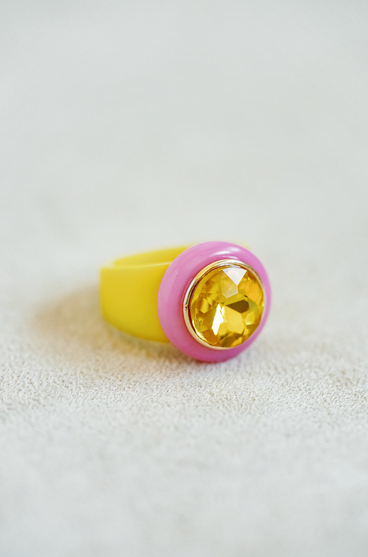 Your new favorite Cocktail Ring! Acrylic base ring with round jewel center , lightweight , gold edged detail around center stone.