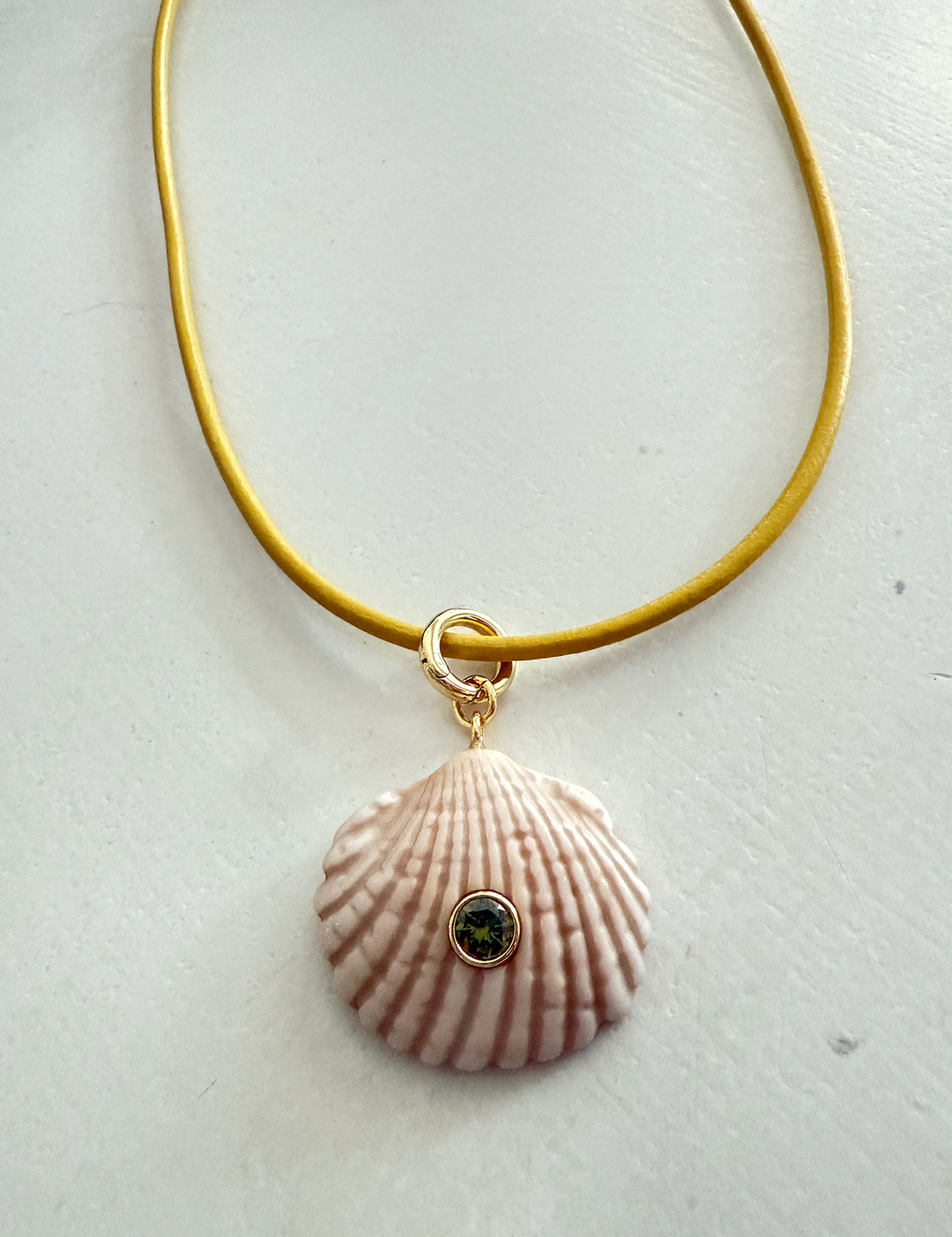 Combing Necklace - Yellow / Coconut